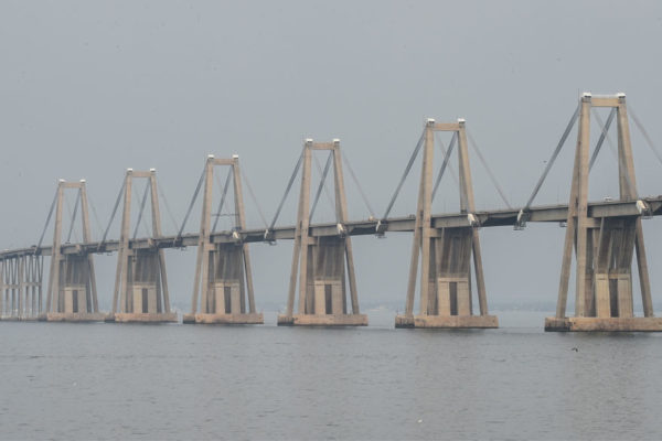 Autoridades limpiarán 600 playas afectadas por la contaminación en el lago de Maracaibo