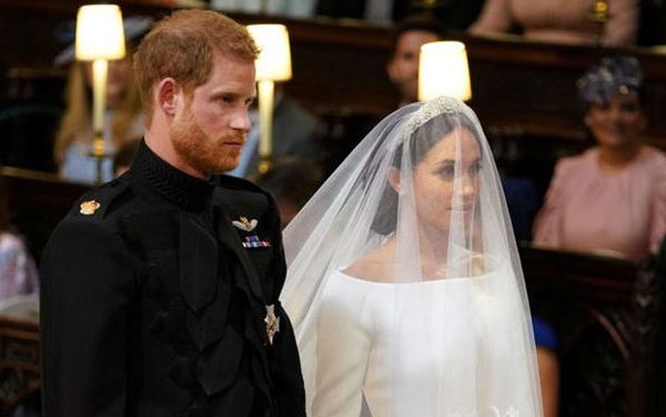 El príncipe Harry y Meghan Markle salen de la iglesia como duques de Sussex