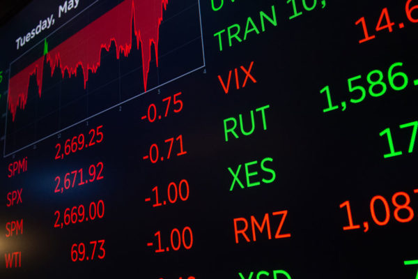 Wall Street cierra en rojo y el Dow Jones retrocede 0,35%