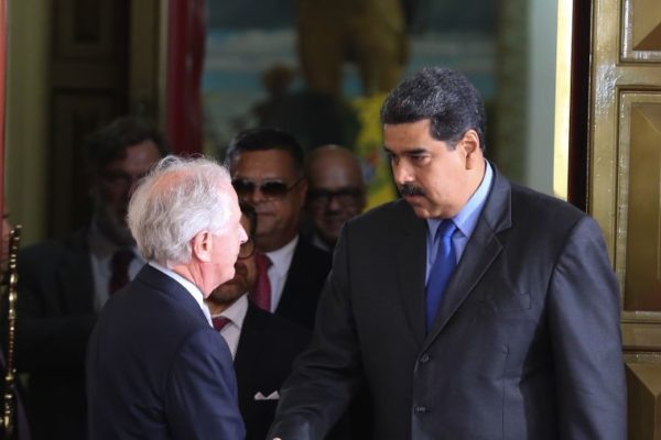 Maduro se reunió con senador estadounidense