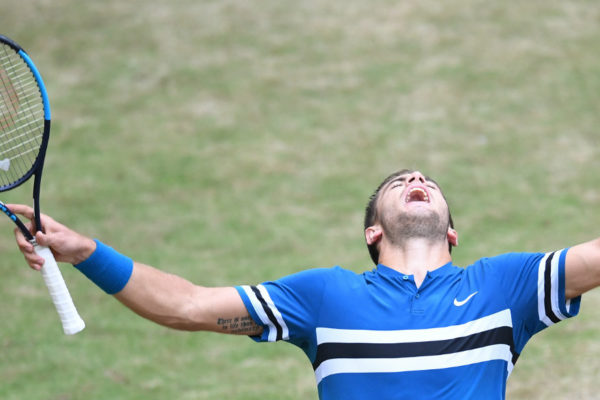 Federer pierde la final de Halle con Coric y cede el número 1 mundial