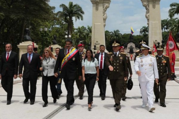 Maduro llama a la FANB a cerrar filas ante supuesto complot desde Colombia