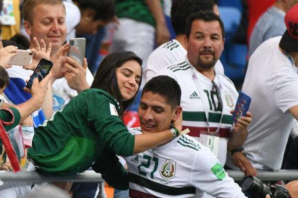 México gana 2-1 a Corea del Sur y apunta a octavos de final