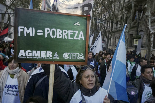 Sindicatos paralizan Argentina en contra del acuerdo con el FMI