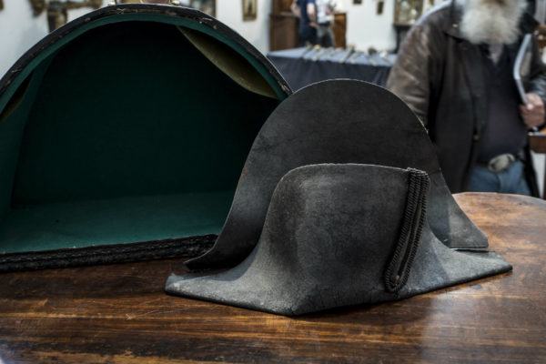 Subastan sombrero bicornio de Napoléon por 350.000 euros