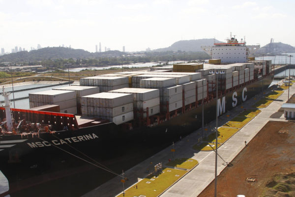 El Canal de Panamá modificará en febrero peaje de buques de pasajeros