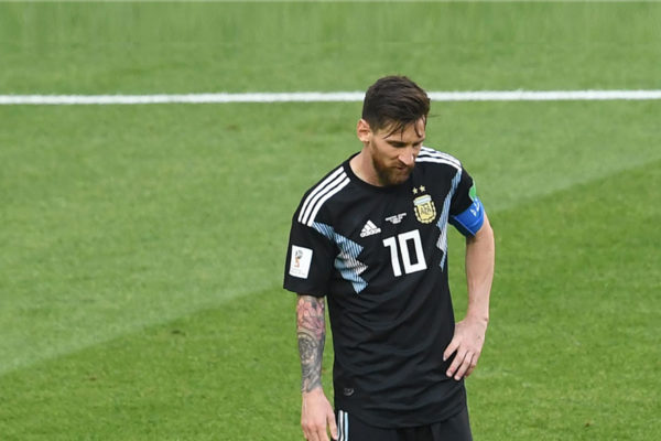 Messi falla un penal y Argentina empata 1-1 con Islandia