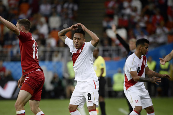 Perú pierde 1-0 ante Dinamarca en su regreso al Mundial