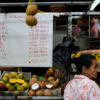Los venezolanos reducen hasta un 34 % el gasto en alimentos, según estudio
