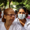 Enfermeras y profesores protestan por la «burla» de sus sueldos