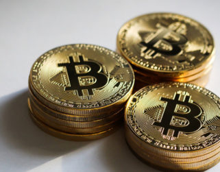 Bitcoin se desploma 16% después de rozar los US$42.000 por primera vez
