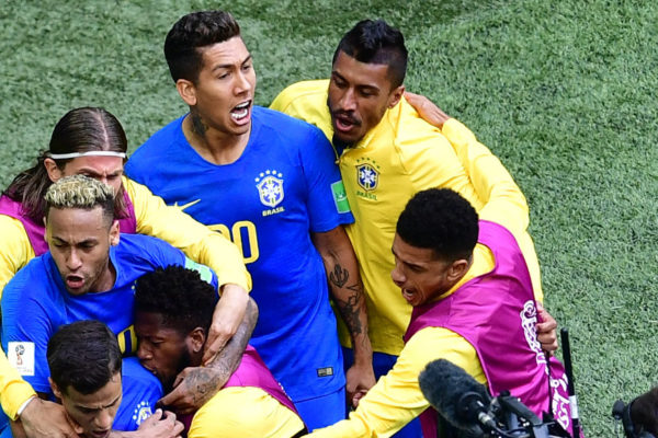 Brasil gana 2-0 a Costa Rica en el descuento y se acerca a octavos