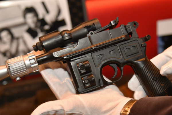 Subastan pistola de Han Solo en «Star Wars» por $550.000 en EEUU