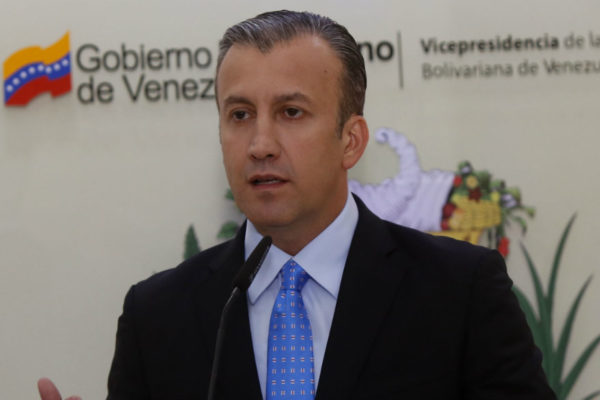 El Aissami ratifica que Centro de Refinación Paraguaná continúa procesando crudo y gasolina