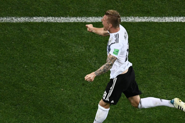 Toni Kroos mantiene con vida a Alemania en el Mundial