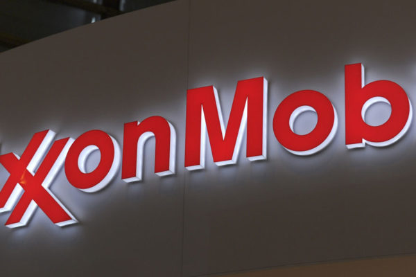 Protestan activistas contra Exxon Mobil ante Corte Suprema de Nueva York