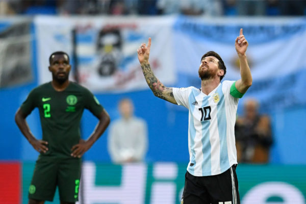 Argentina derrota a Nigeria 2-1 y pasa a octavos