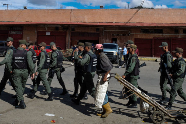 Gobierno ocupa mercados que ya estaban en manos de militares