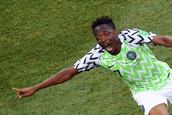 Nigeria gana 2-0 a Islandia y da vida a Argentina en el Mundial