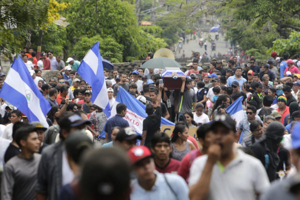 Economía de Nicaragua en caída libre en medio de su peor crisis en décadas