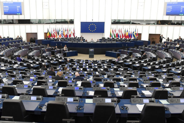 Parlamento Europeo adoptó reforma del mercado de carbono en la UE