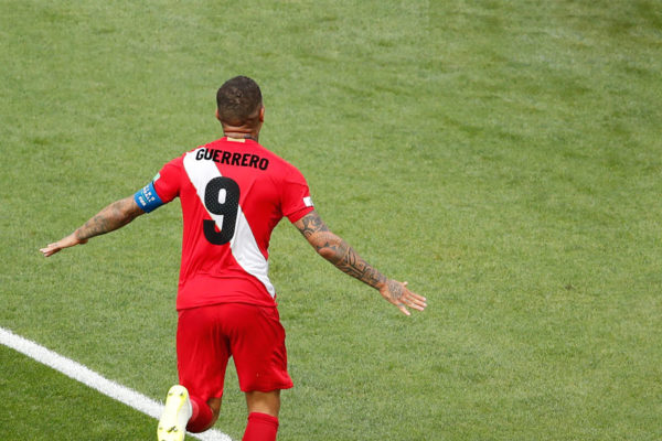 Perú se despide del Mundial con triunfo 2-0 ante Australia