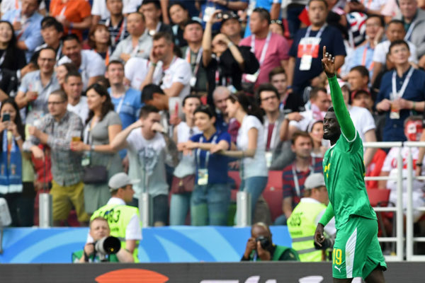 Senegal gana 2-1 a Polonia y logra primer triunfo africano