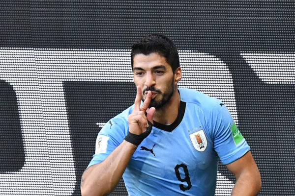 Uruguay derrota 1-0 a Arabia Saudita y pasa a octavos