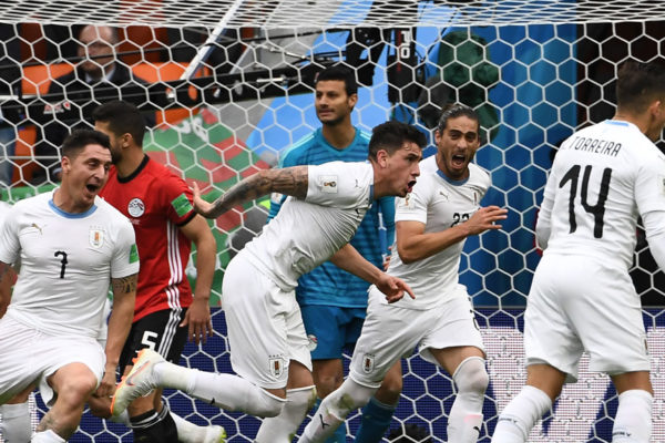 Uruguay gana 1-0 a un Egipto sin Salah