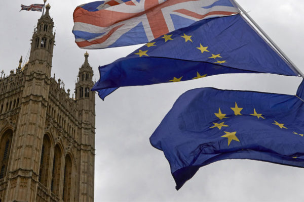UE y Londres alcanzan proyecto de acuerdo para relación post brexit