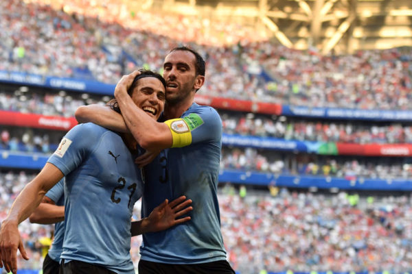 Uruguay golea a Rusia y queda primero en su grupo