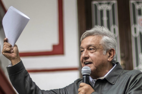 López Obrador cancela construcción de aeropuerto en México