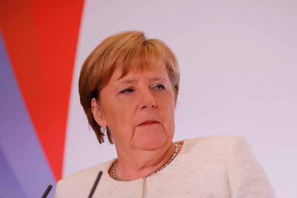 La extrema derecha alemana se moviliza contra Merkel
