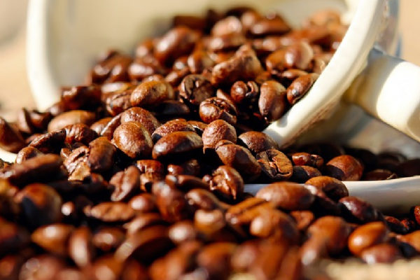 Derrumbe de precios del café arruina a productores en Colombia y Brasil