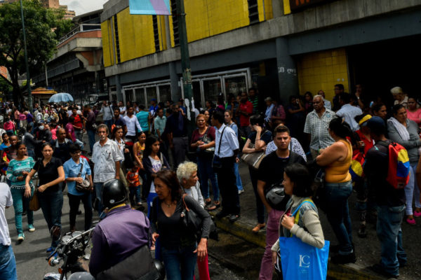 Servicio eléctrico comienza a restablecerse en Caracas
