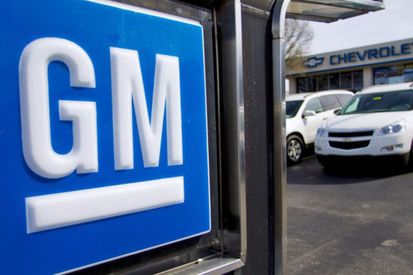 General Motors prorrogó cierre de plantas por recesión y escasez de microchips