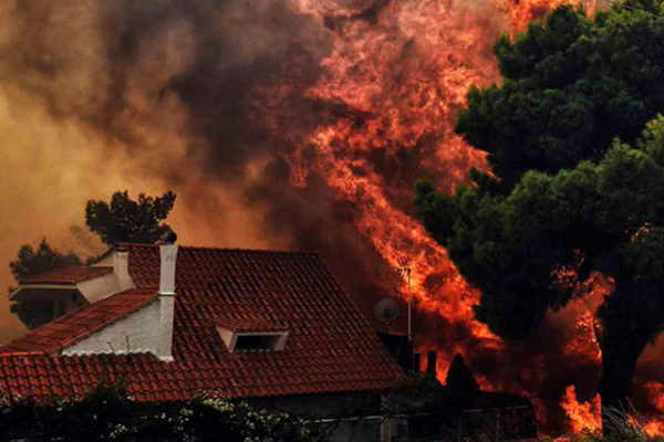 Incendios en Grecia dejan 74 muertos y 182 heridos