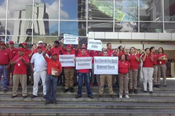 Obligan a marchar a trabajadores de Abastos Bicentenario