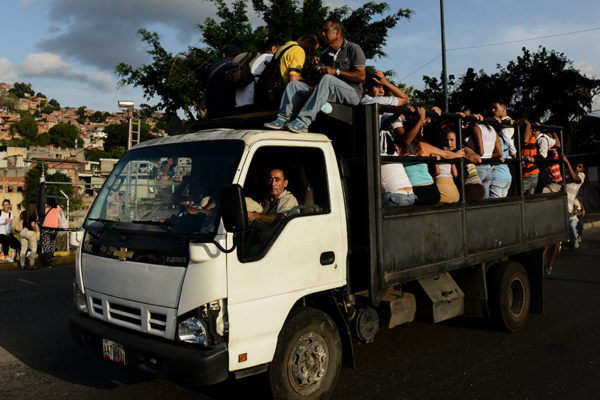 «Perreras», peligrosa respuesta al caos de transporte en Venezuela