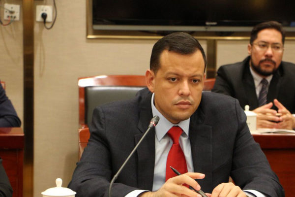 Ex ministro Simón Zerpa ahora presidirá al Banco Bicentenario