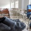 Los zapatos rotos de un profesor abren paso a la solidaridad