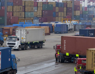 Maduro anuncia creación de ventanilla única de comercio exterior