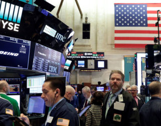 Wall Street cierra en alza pendiente de las elecciones