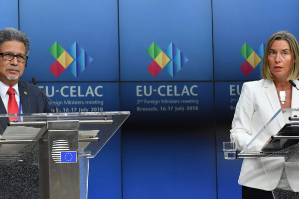 UE y Celac urgen a concluir negociaciones comerciales en curso