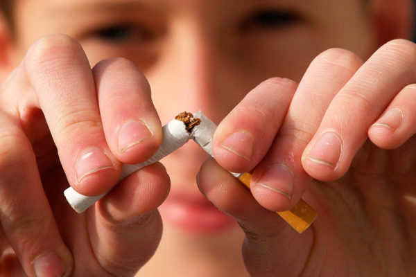 Estudio destaca efectividad de cigarrillos electrónicos para dejar de fumar