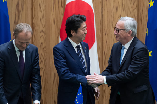 La UE y Japón firman acuerdo de libre comercio
