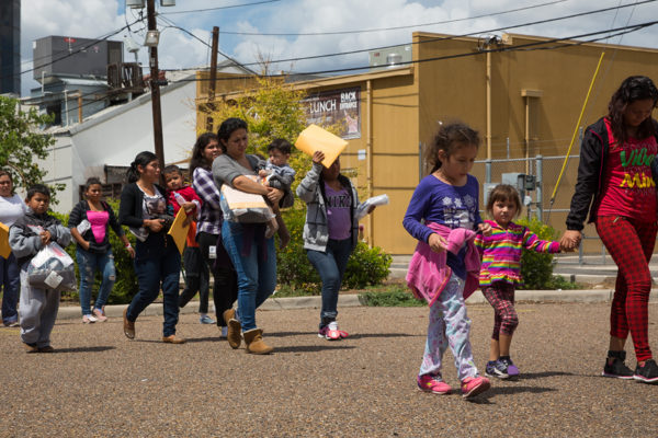 Aerolínea mexicana ofrece vuelos a $1 para sacar migrantes ilegales de EEUU