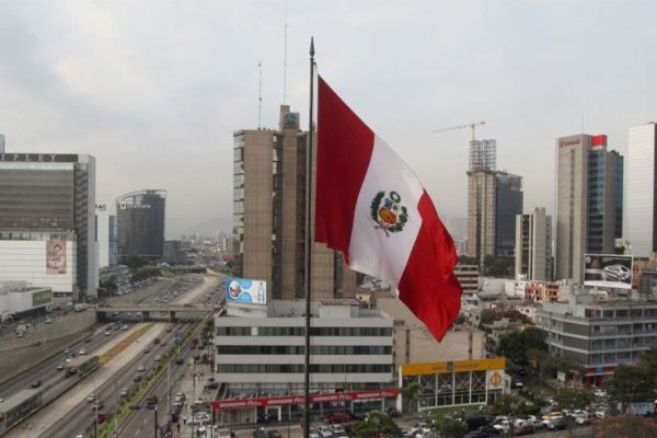 Economía de Perú crece 2,09% en octubre