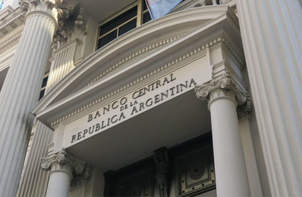Banco Central argentino coloca bonos para importadores por 271 millones de dólares