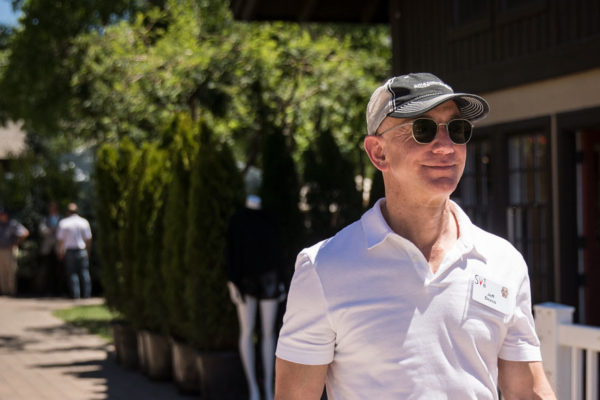 Bezos se convierte en la persona más rica de la historia moderna